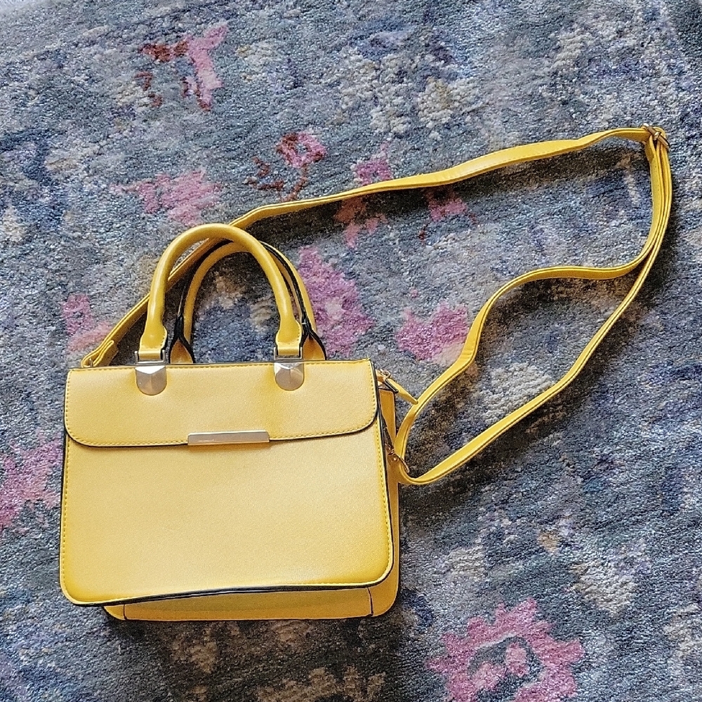 Chic Yellow Crossbody Bag
